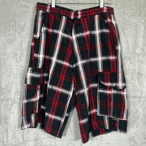 Beyond The Limit Cargo Shorts Men's 34 Black Red Plaid Lightweight Skater